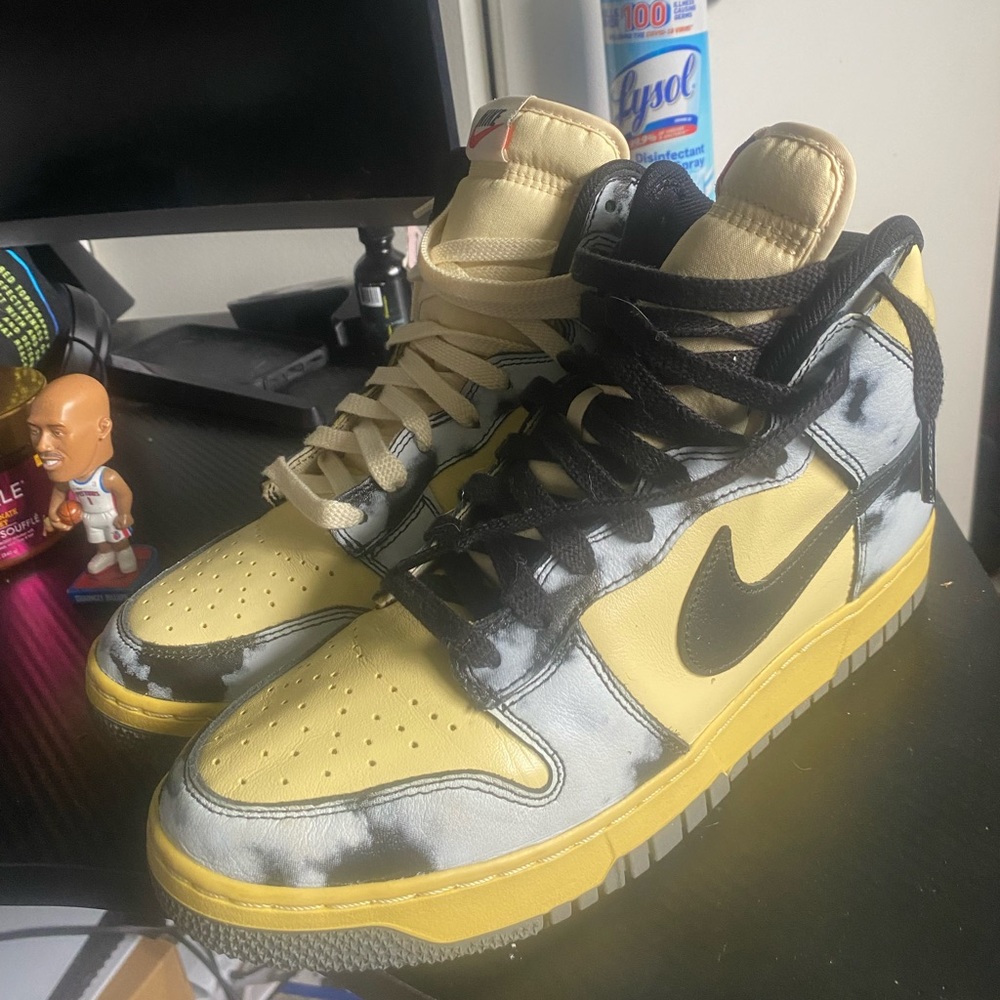 COPY - Black and yellow nike 1s